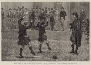 Zwaarddans van Jongens van het Koninklijk Caledonisch Asiel, in Westbrook Park, Godalming